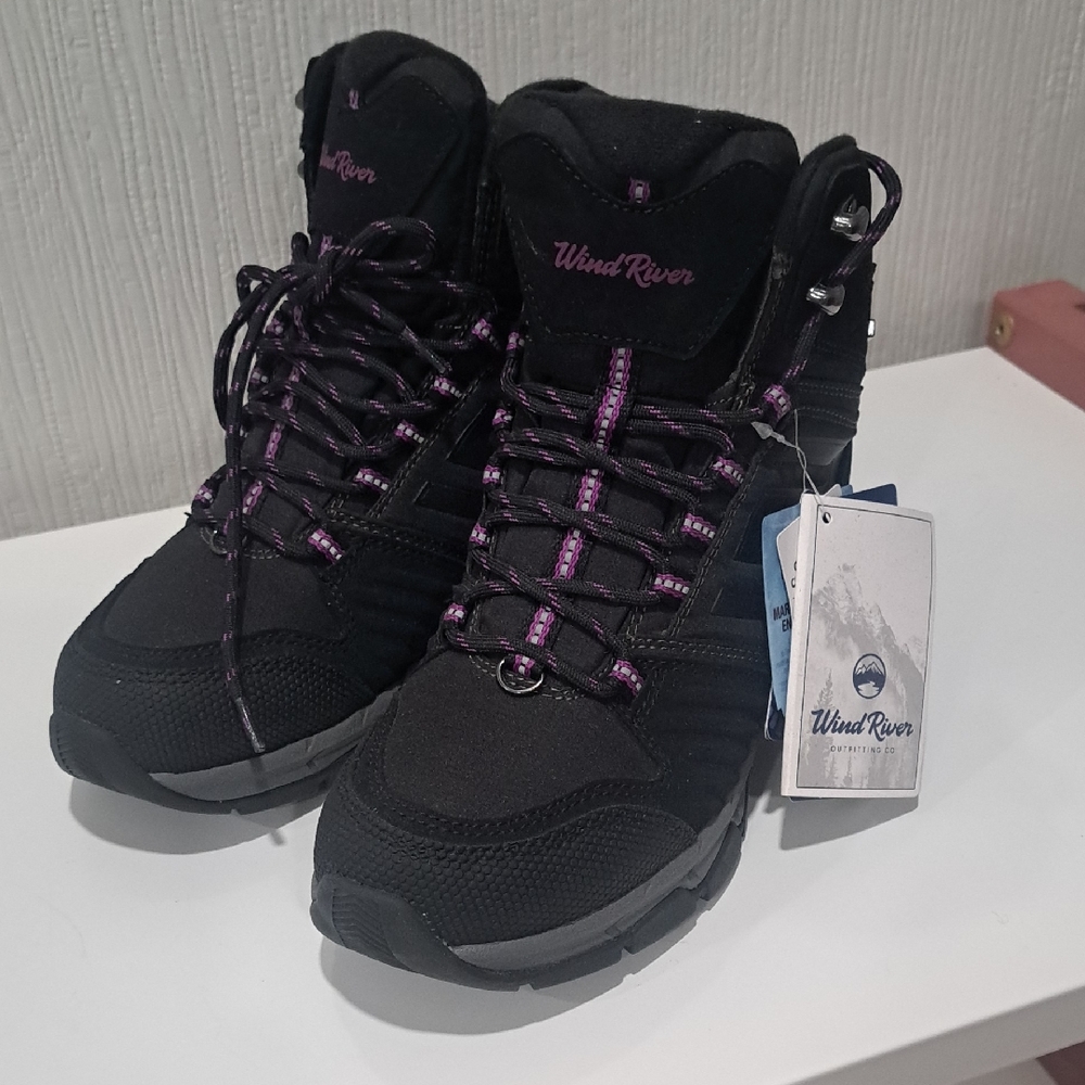 Women's Wind River Black and Purple Winter Boots